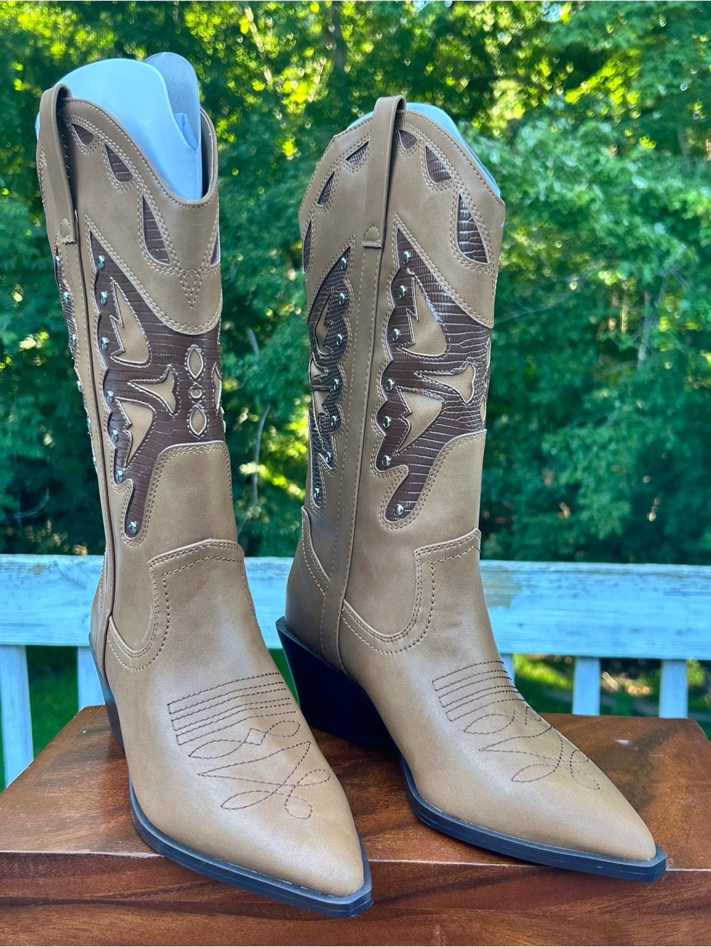 Women's Saloonn Novelty butterfly studded western Cowboy Coachella Boots size 7